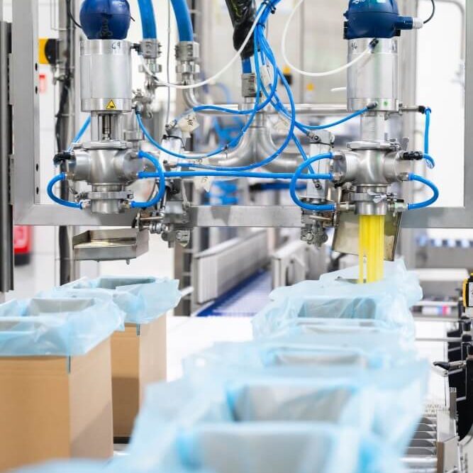 Tłuszcze i frytury w opakowaniach kartonowych, w kartonach