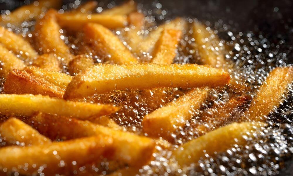 Stabilność oksydacyjna frytury – jak realnie przedłużyć żywotność tłuszczu w smażalni